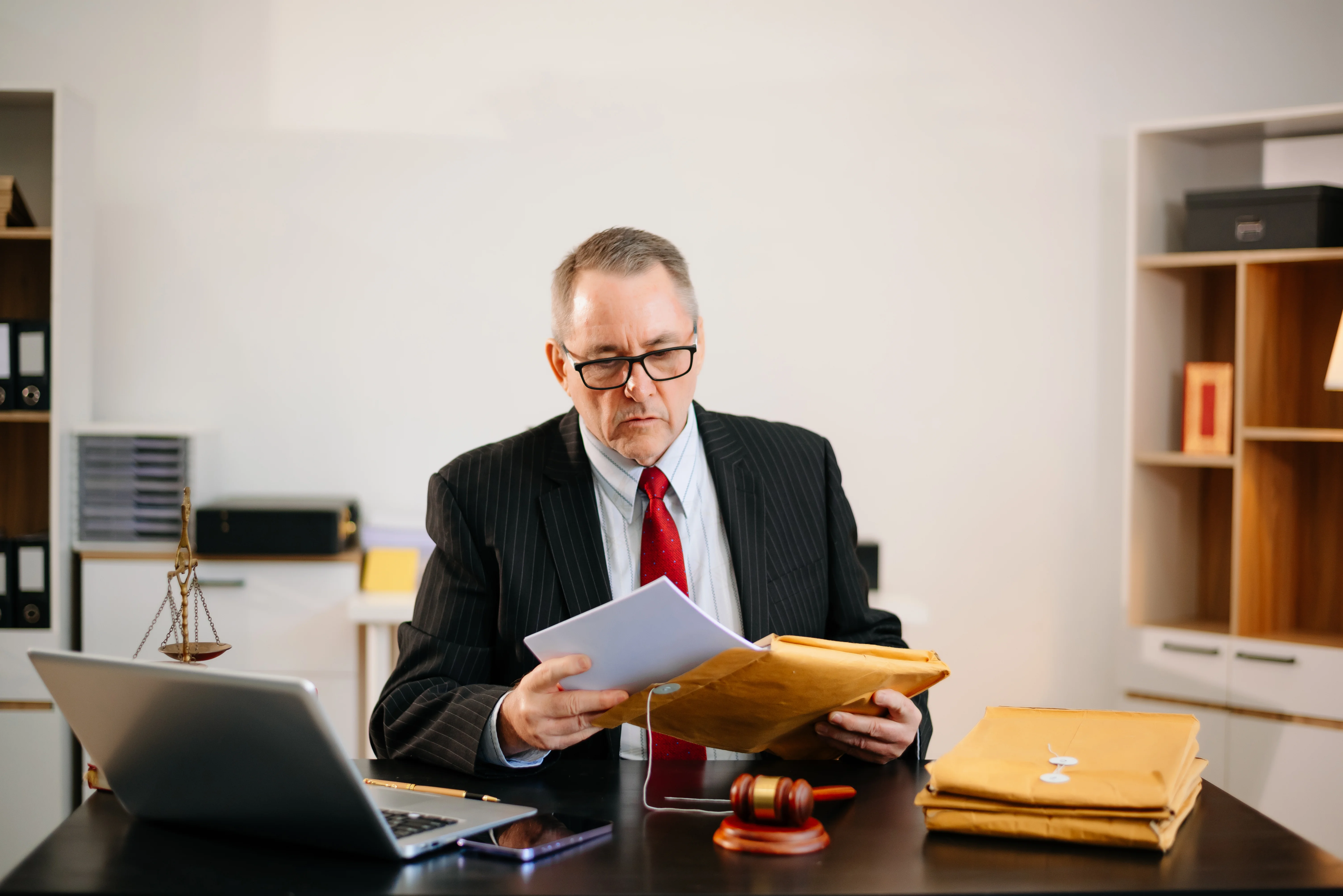 Préparation d'un dossier de contentieux fiscal au cabinet AVAMS